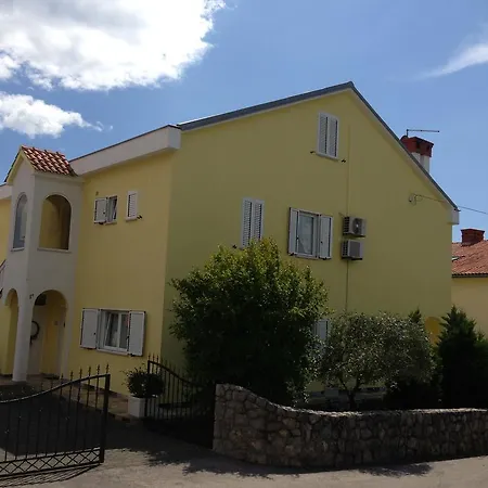 Apartment D&d *